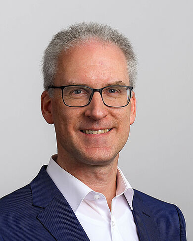 Portrait of Dr. Michael Winkler Managing Director Hella Fahrzeugkomponenten GmbH