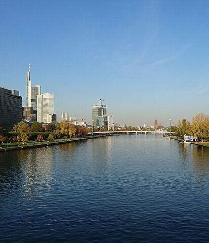 the river main and the skyline of Frankfurt