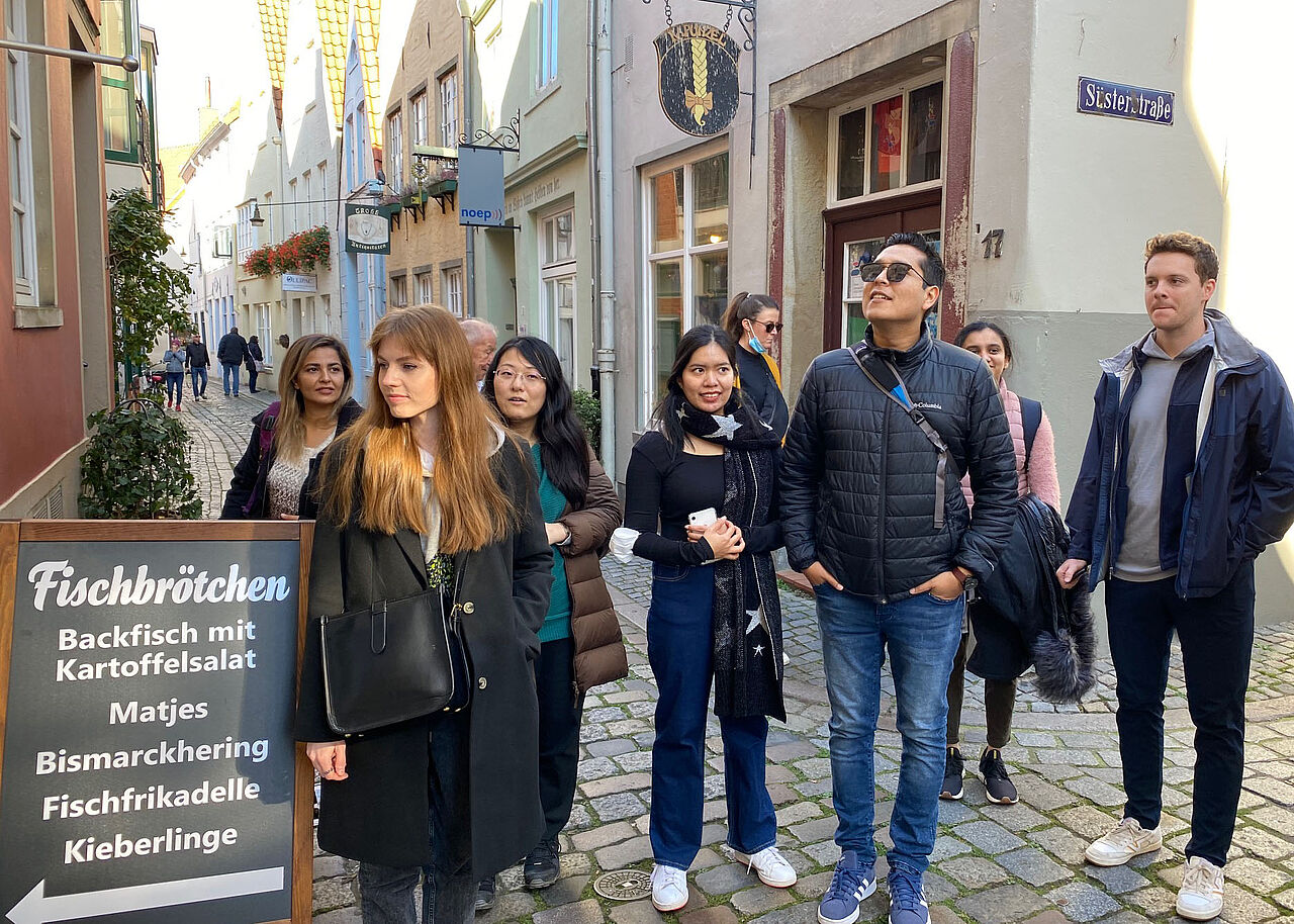 Students on a walking tour through Bremen