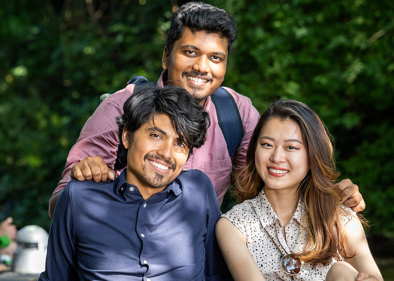 three international MBA students of IGC